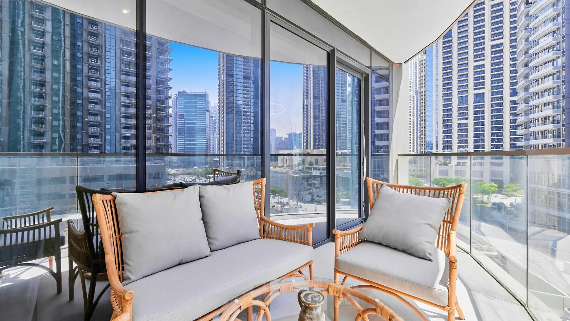 Bnbmehomes - Grande Signature Residences Dubai 0*,  United Arab Emirates