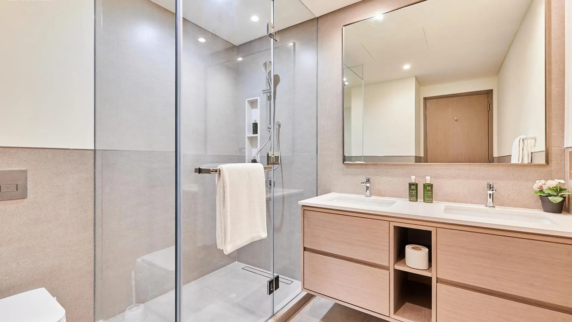 Bnbmehomes - Grande Signature Residences Dubai Apartment