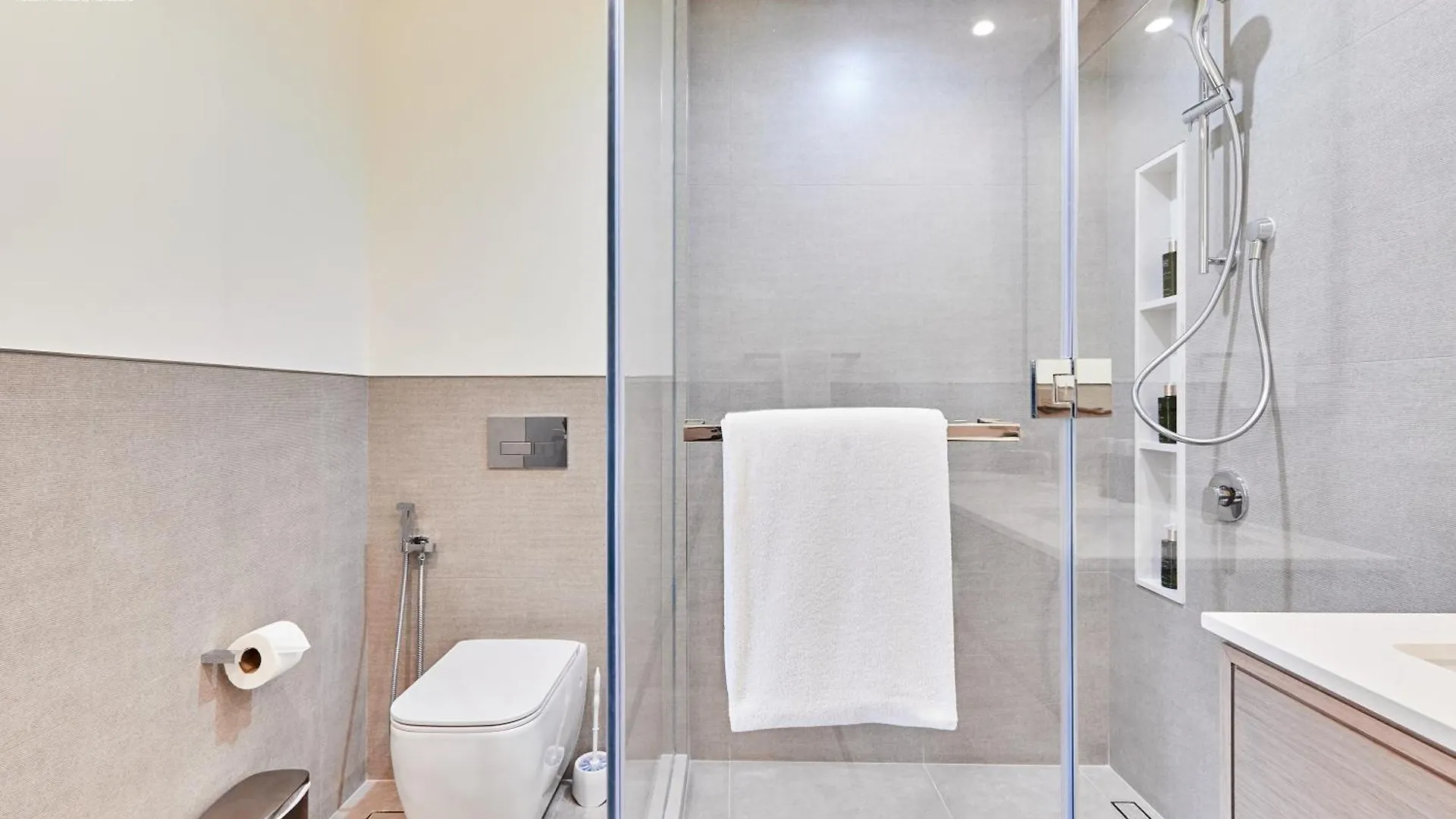 Bnbmehomes - Grande Signature Residences Dubai 0*,  United Arab Emirates